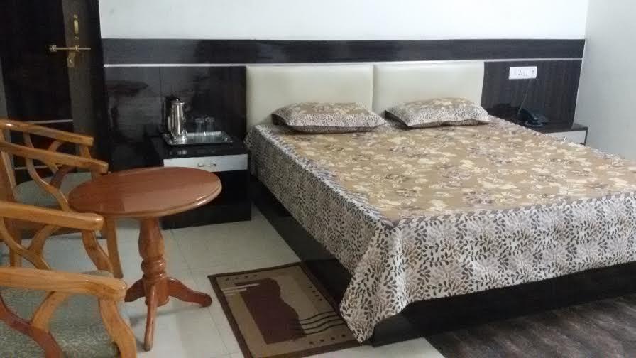 Hotel Kanishka กานปูร์ ภายนอก รูปภาพ