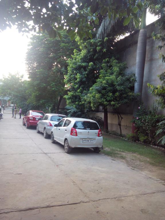 Hotel Kanishka กานปูร์ ภายนอก รูปภาพ